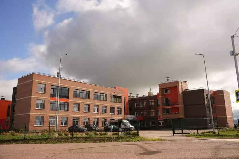 Картинка №8 для «В Иркутской области в первый день учебного года открылись две новые школы»