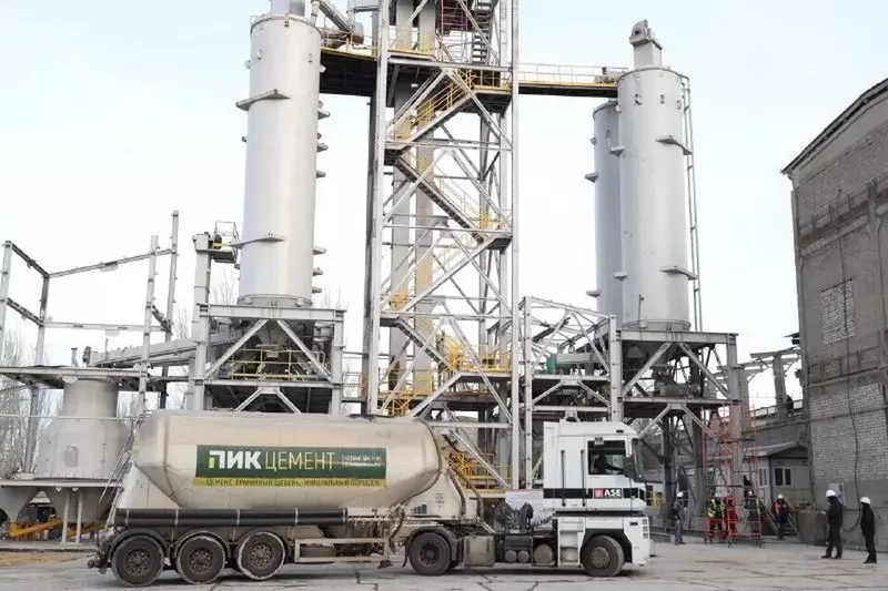 Фото №1 для статьи «Новые заводы и цеха: В ДНР запустили производство специальных видов цементных смесей»