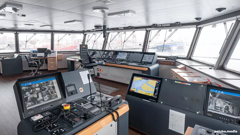 Фото №5 для «проект CCa5712LS: На краболове процесоре Капитан Дудник проекта 5712 поднят Государственный флаг России»