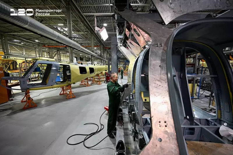 Фото №1 для публикации «Авиация: Вертолёты России начали лётные испытания Ми 34М1 с двигателем производства Ростеха»