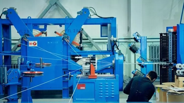 Московский Спецкабель наладил серийный выпуск металлической плетенки для экранирования кабелей