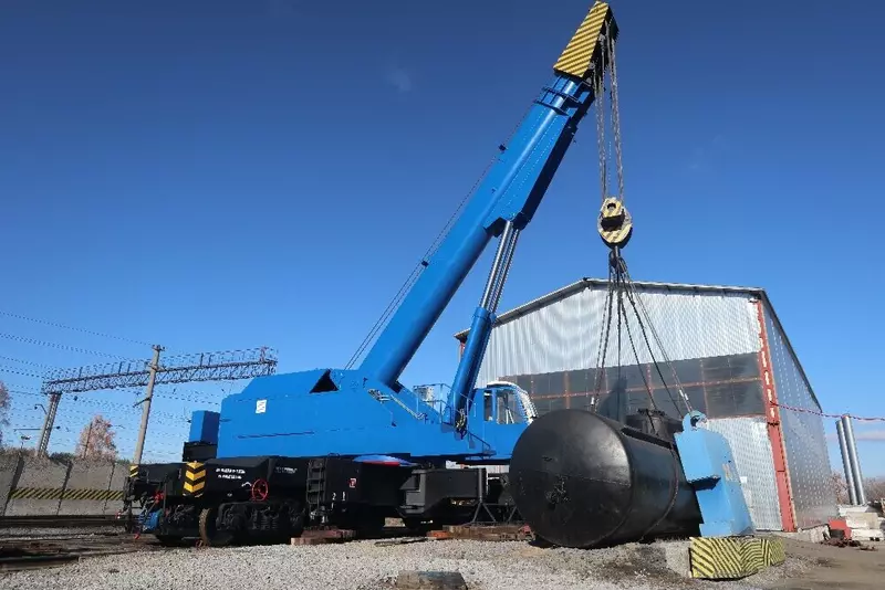 В Челябинске представлен мощный стреловой железнодорожный кран