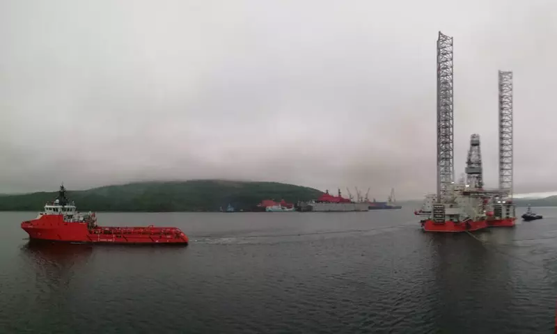 Картинка #3 для новости «буровая платформа: Лоцманы Мурманского филиала выполнили проводку буксируемой самоподъемной плавучей буровой установки»