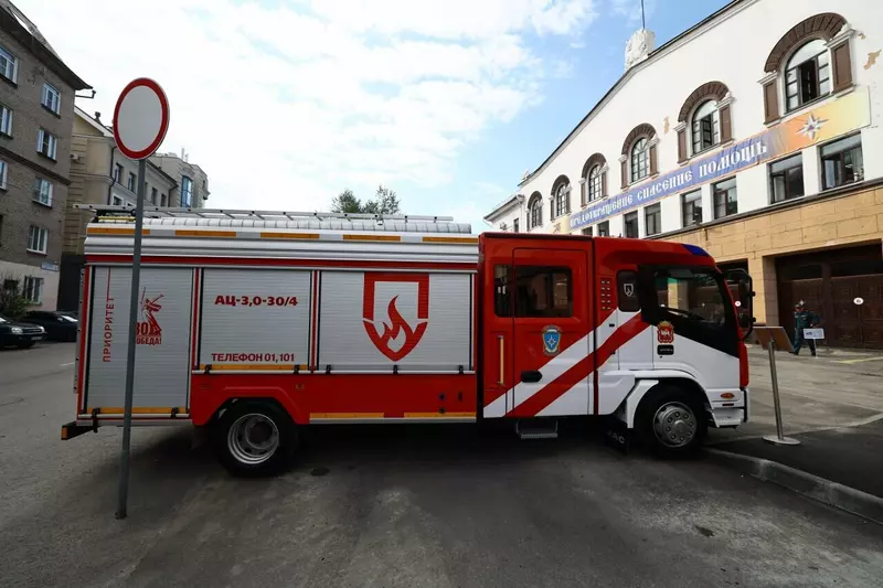 Фото №3 для «Челябинск: В Челябинской области МЧС получило новую пожарно спасательную технику»