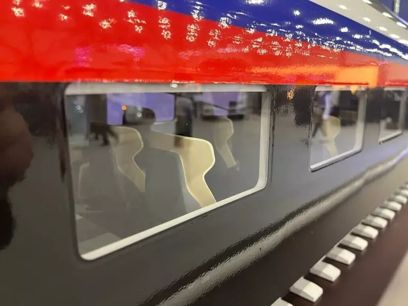 Картинка #3 для новости «I Международный транспортно-логистический форум: В Петербурге показали макет первого поезда для ВСМ»