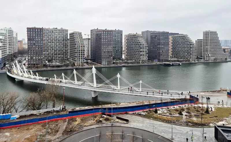 Изображение #1 для поста «Дорожное строительство: В Москве открыли новый велопешеходный мост»