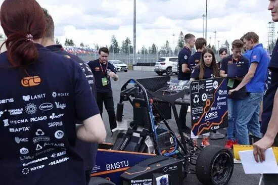 Изображение 2 для статьи «спецтехника и логистика: Инженеры из России импортозаместили АКБ для мощного гоночного болида»