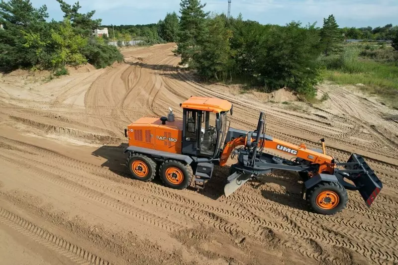 Брянский арсенал освоил производство новых автогрейдеров с АКПП