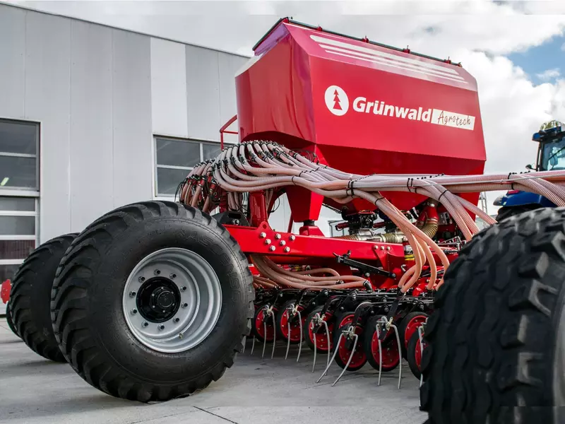 Иллюстрация #2 для статьи «Полуприцепы: В Калининградской области расширяют выпуск современных сельхоз машин»