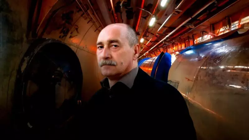 Максим Хлопов — профессор, доктор физико-математических наук, главный научный сотрудник НИИ физики ЮФУ