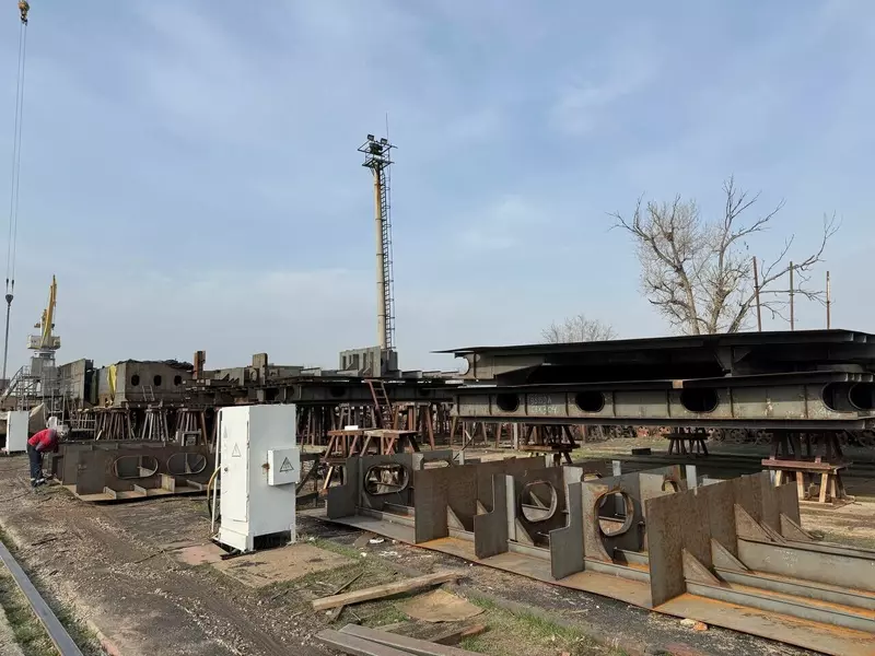 Фото 2 для публикации «Астрахань: На астраханской верфи заложили новый земснаряд для работы на внутренних водных путях»