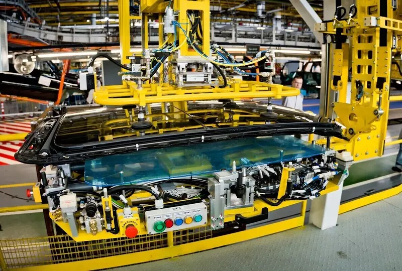 #1 для публикации «Автопром: На АвтоВАЗе впервые внедрили установку панорамной крыши»