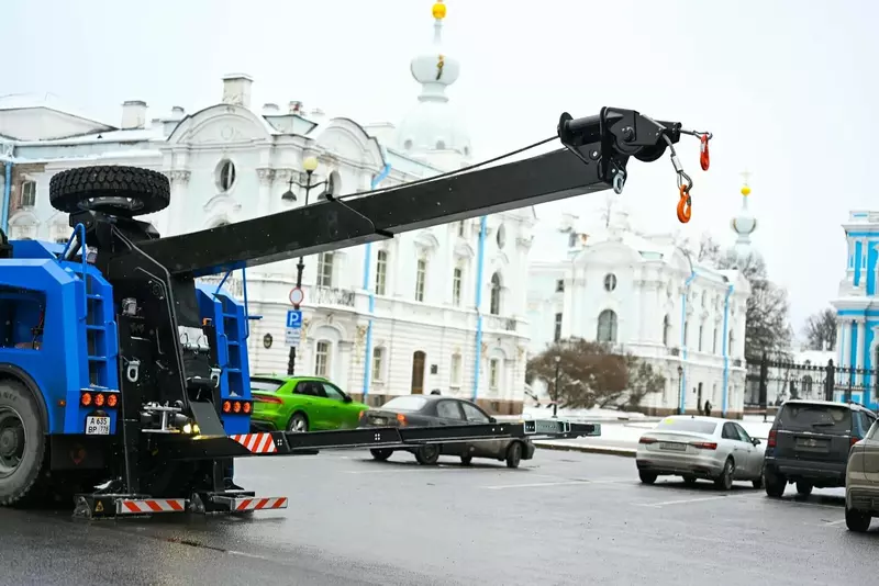 Фото 1 для статьи «Автопром: Первый российский эвакуатор грузоподъемностью 60 тонн построили на шасси 8 4»