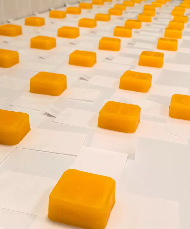 Твёрдые кондиционеры в стадии первоначальной упаковки