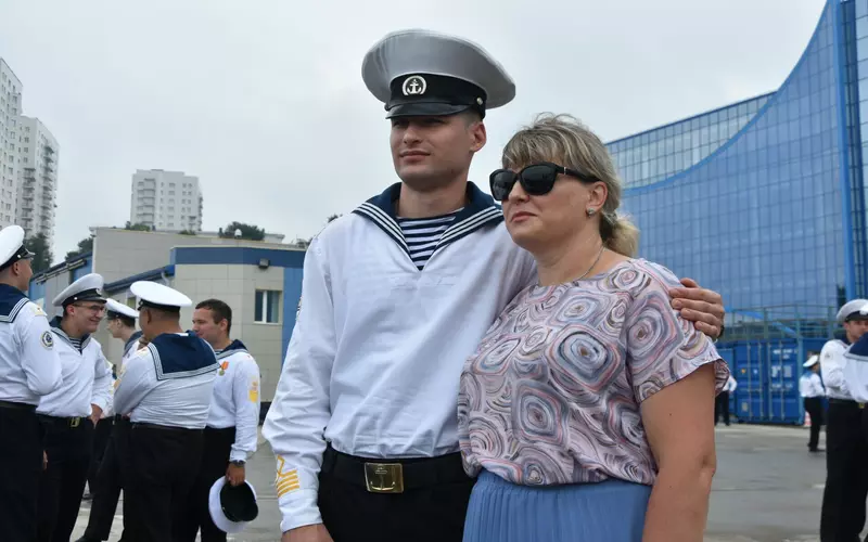 Иллюстрация №5 для публикации «МГУ им. адм. Г.И. Невельского: Выпуск в МГУ имени адмирала Невельского»