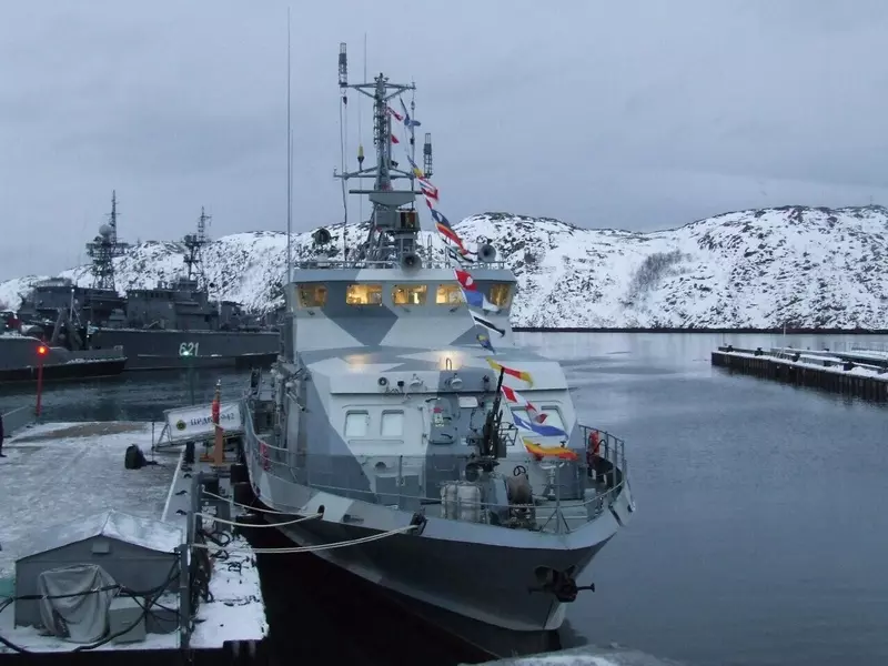 #1 для публикации «Судостроение и судоходство : В Полярном состоялся подъём военно морского флага на новом катере П 475 проекта 21980 Грачонок»