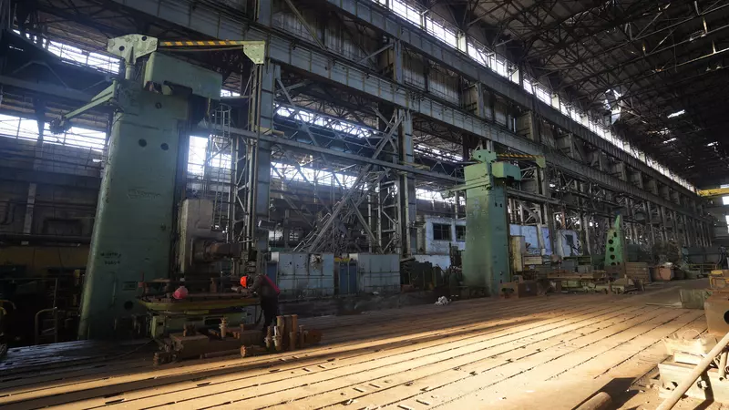 Два огромных станка Skoda, работали в паре, обрабатывают вдвоем одну деталь