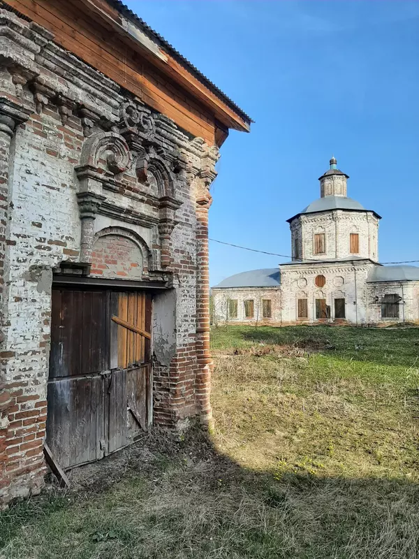 Иоанно-Предтеченская и Покровская церкви (фото автора)