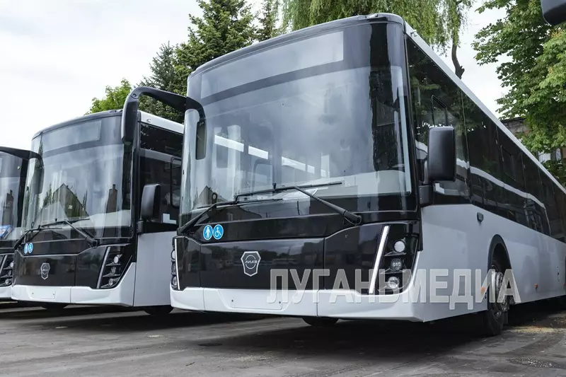 Фото 2 для «спецтехника и логистика: Луганск получил первую партию новых ЛиАЗов»