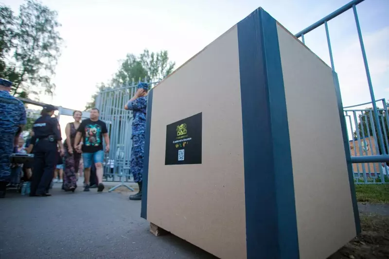 Иллюстрация 1 для поста «: Группа компаний ДАФ подарила Кашире десять контейнеров для раздельного сбора мусора»