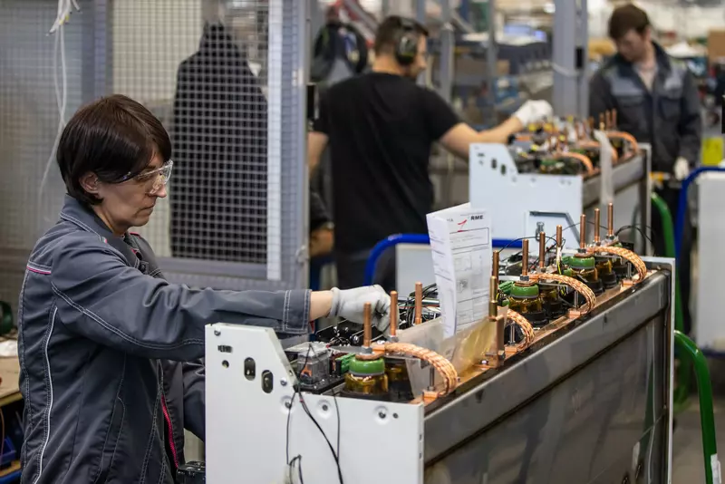 Фото #2 для поста «энергетика: Элегазовые моноблоки локализованы в РФ более чем на 90»