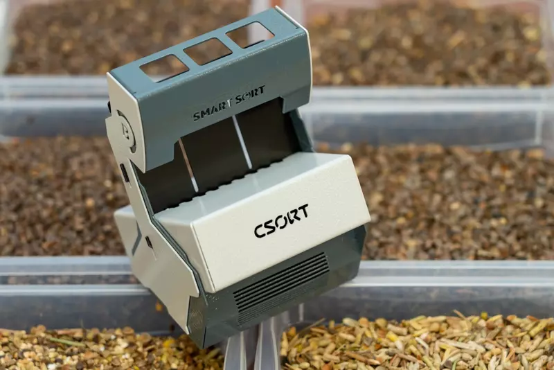 Иллюстрация 1 для поста «: Компания СибАгроЦентр выбрала алтайский фотосепаратор СиСорт для улучшения семян»