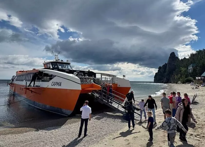 Новейший уникальный скоростной катамаран вышел на маршрут на озере Байкал