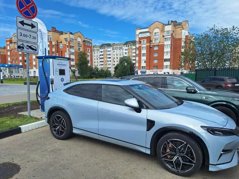 Росатом открыл в Обнинске четыре новых современных электрозарядных станции