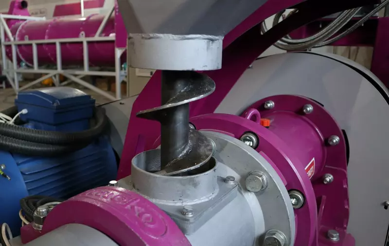 Фото #1 для новости «Производство: Пресс экструдер с кондиционером пропаривателем стабильно качество экструдированных продуктов»