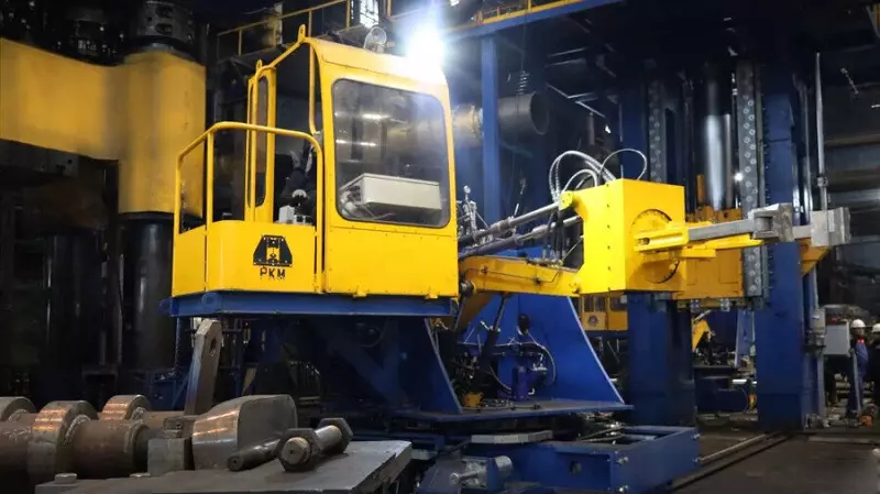 Картинка 1 для поста «Производство: На ЧКПЗ создан ковочный манипулятор с грузоподъемностью 300 кг»