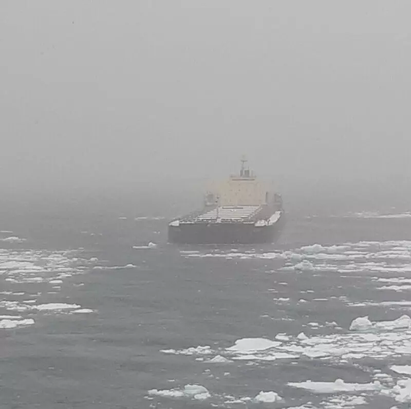 Ледоколы Росатомфлота впервые провели сквозь Арктику судно с рекордной грузоподъемностью
