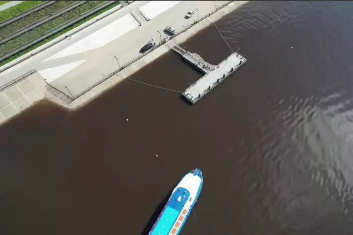 Пермская судоверфь установила модульный причал на набережной Краснокамска