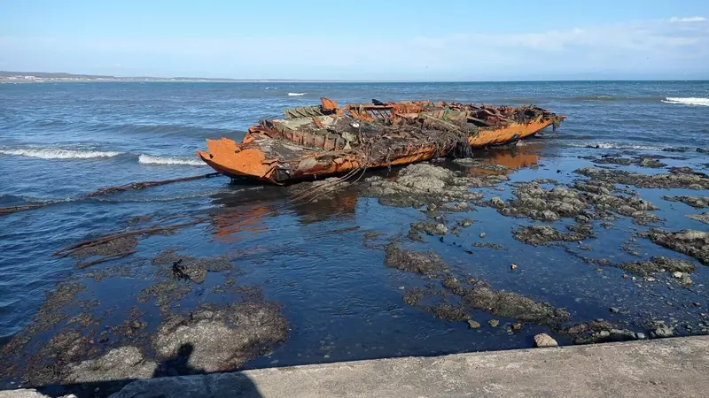 Фото #2 для новости «Судоходство: Как промышленные водолазы поднимают останки судов лежащие на мели»