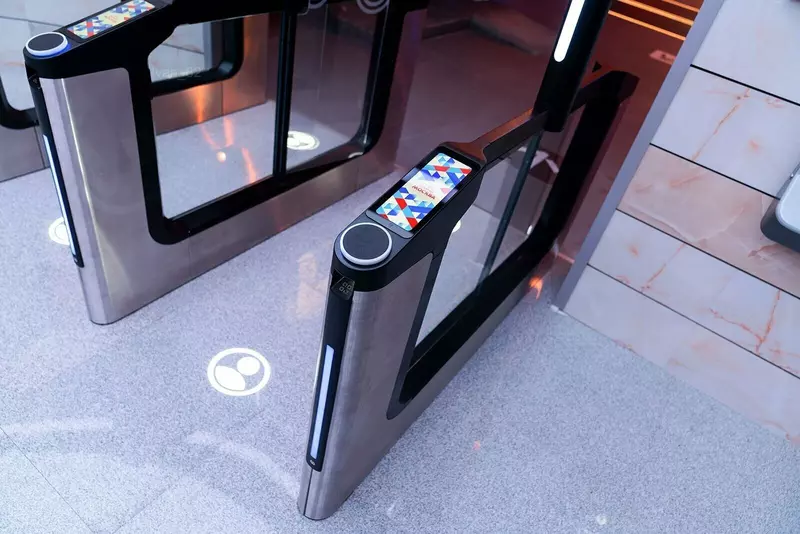 В Москве представили турникеты метро нового поколения