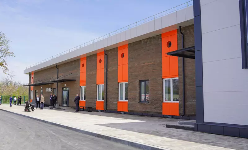 Фото #4 для «В Беслане Республики Северная Осетия после реконструкции открыли стадион Пищевик»