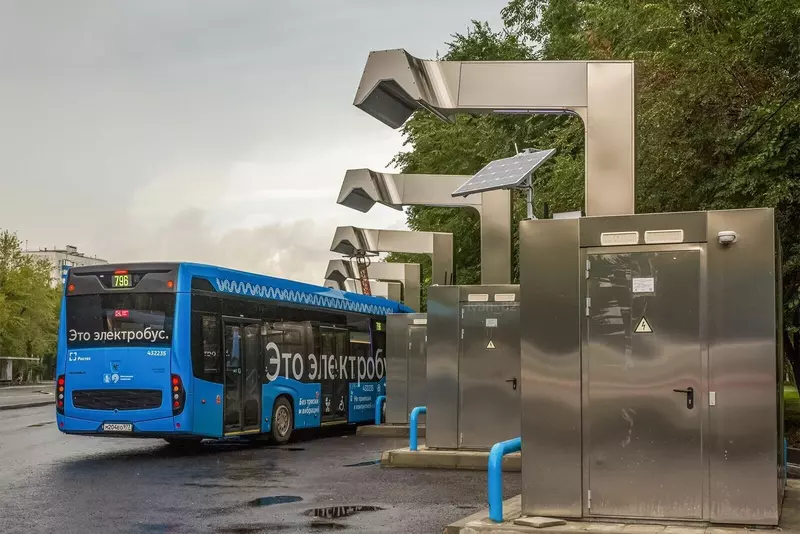 Количество зарядных станций для электробусов в Москве достигло 340