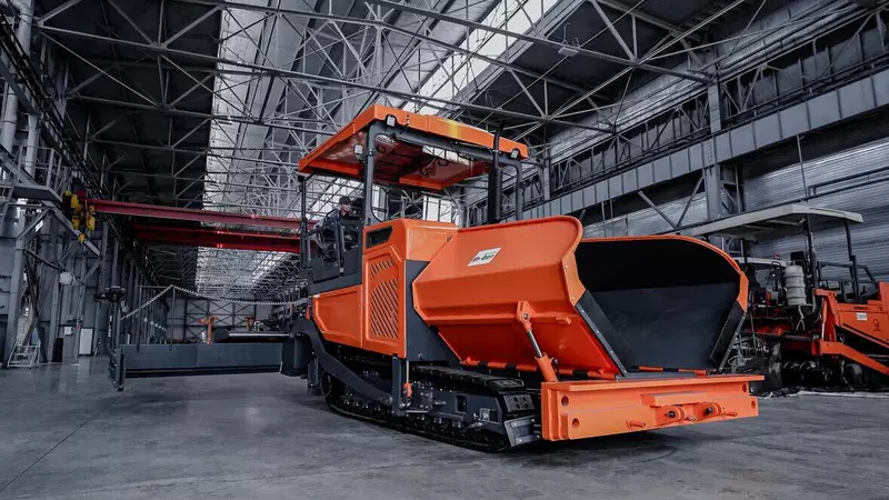 В Брянске запущено единственное в России серийное производство асфальтоукладчиков