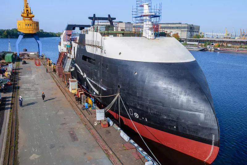 Фото 1 для поста «Судостроение и судоходство : В Санкт Петербурге спустили на воду траулер Капитан Абакумов проекта 170701»