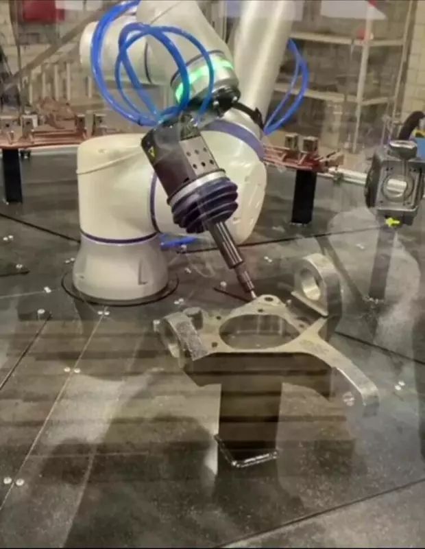 В РФ создали инструмент для выполнения слесарных операций промышленными роботами