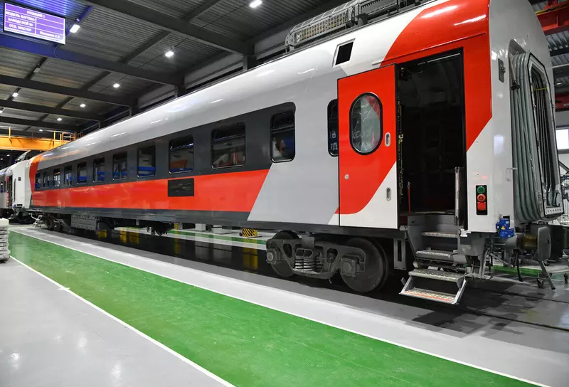 №3 для новости «Тверской вагоностроительный завод: Первый пассажирский вагон увеличенного габарита ТМХ приступил к испытаниям»