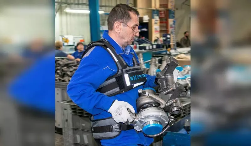 На заводе двигателей КАМАЗ испытывают экзоскелеты