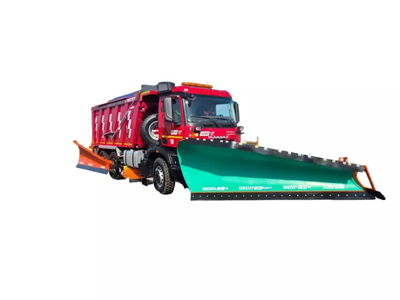 Представили новую версию комбинированной дорожной машины КДМ на базе самосвала КАМАЗ 6595