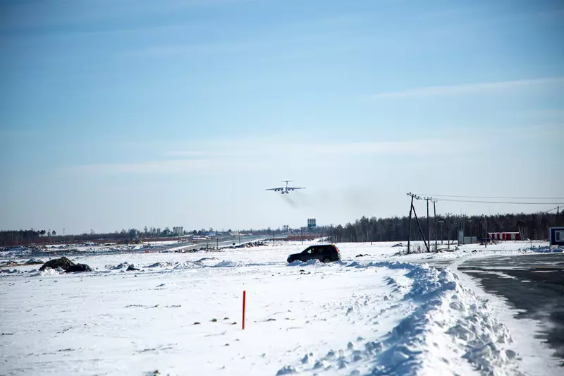 Изображение 3 для публикации «Ил-76МДК: Аэропорт космодрома Восточный принял первый грузовой самолет Роскосмоса»
