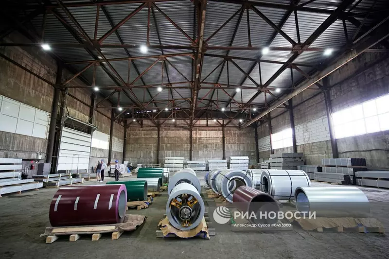Иллюстрация 3 для «Мариуполь: В Мариуполе открылась первая очередь завода по производству профлиста из оцинкованной стали»