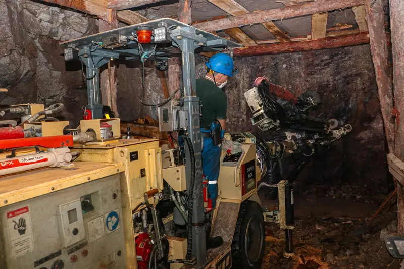 Картинка 1 для поста «Добыча и разведка полезных ископаемых: На ППГХО закуплена новая горно шахтная техника»