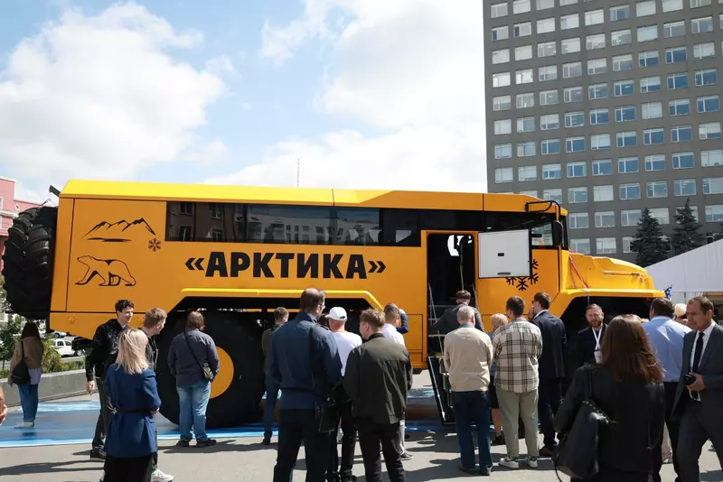 Иллюстрация 2 для новости «спецтехника и логистика: В Челябинске представлен новый Арктический автобус»