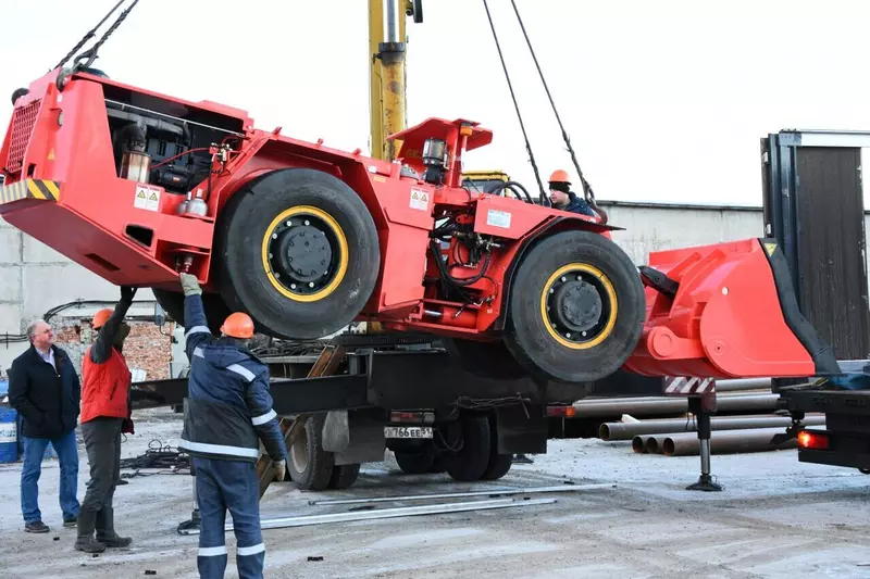 1 для поста «Транспорт: Поступили две новые компактные погрузочно доставочные машины»