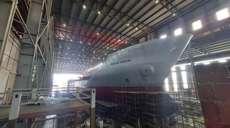 №3 для поста «производство: На средний морской танкер Василий Никитин погрузили главные двигатели»