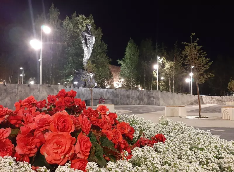 "Сквер Опалённой Юности" (фото автора)