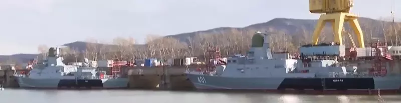 МРК Ржев и Удомля проекта 22800 у достроечной стенки Амурского СЗ